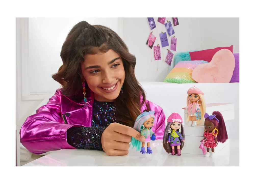Shop Extra Mini Minis, Bambola Con Capelli Blu, Mini Giocattoli, Abito Sportivo E Pattini A Rotelle, Abiti E Accessori , Giocattolo Per Bambini, 3+ Anni, Hln45 Macchinine Bambini