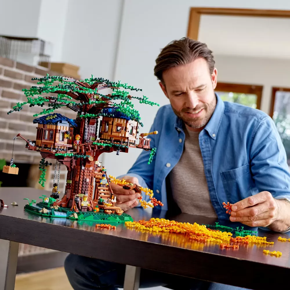 Online Ideas 21318 Casa Sull'Albero, Modellino Da Costruire Con Elementi In Plastica Pe, Con 3 Casette E Minifigure, Idee Regalo Mattoncini